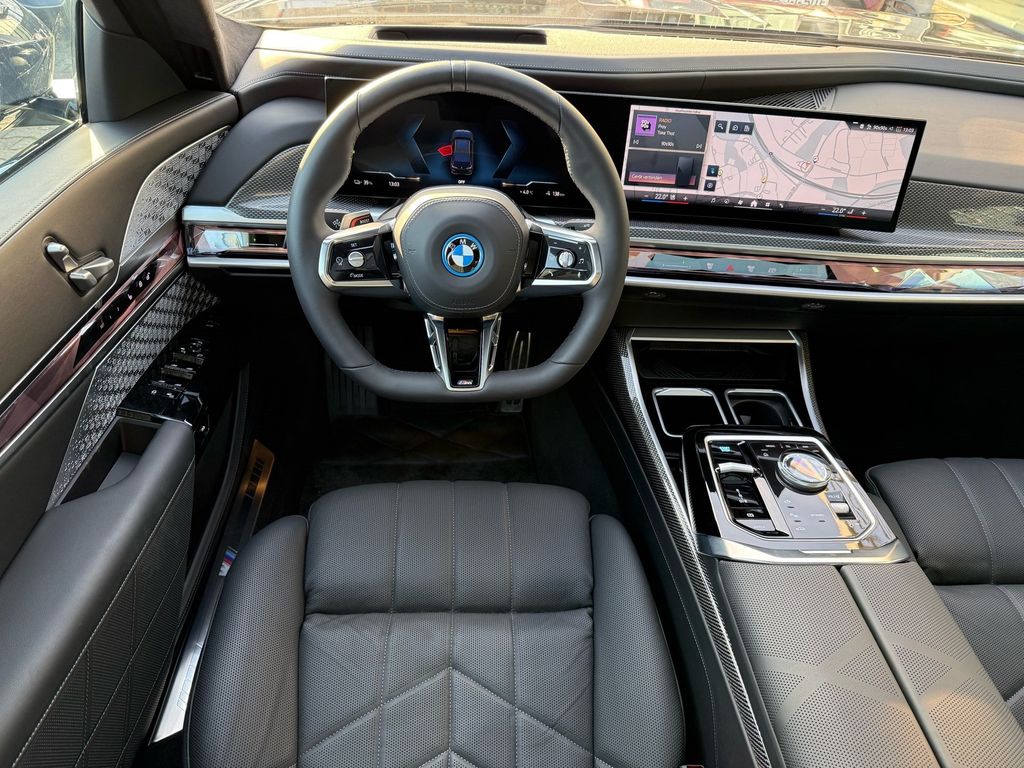 BMW i7 2024