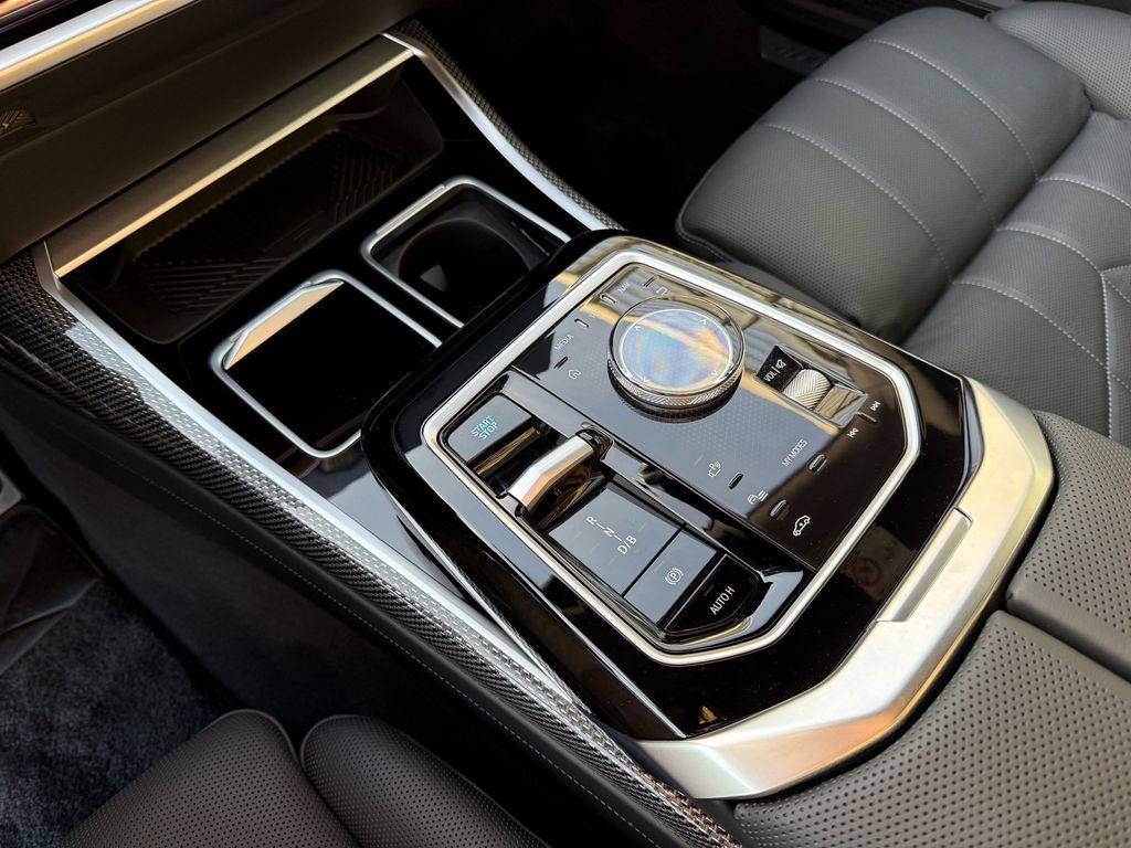BMW i7 2024