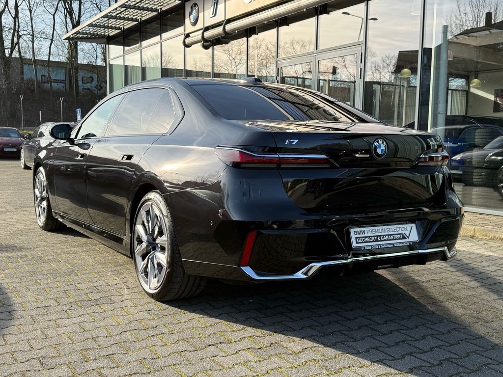 BMW i7 2024