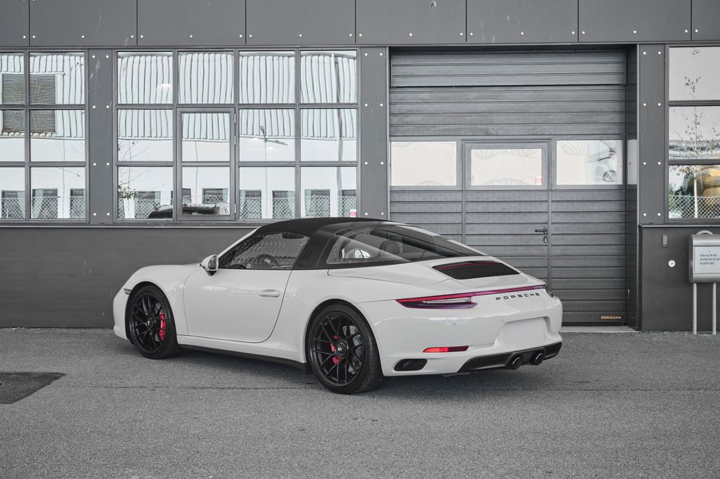 Porsche 911 2019