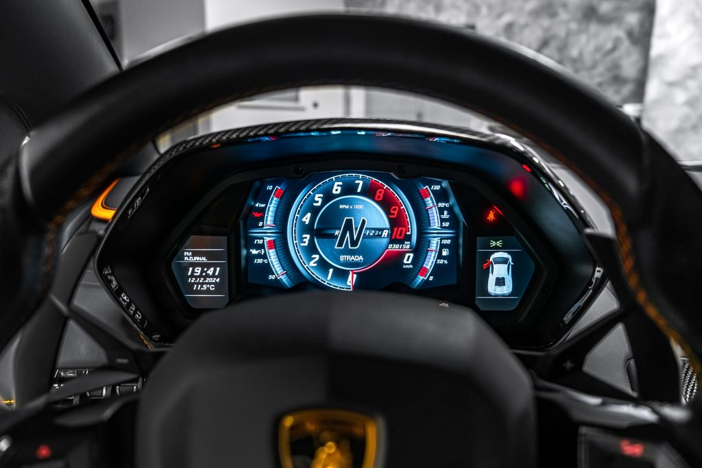 Lamborghini Aventador 2017