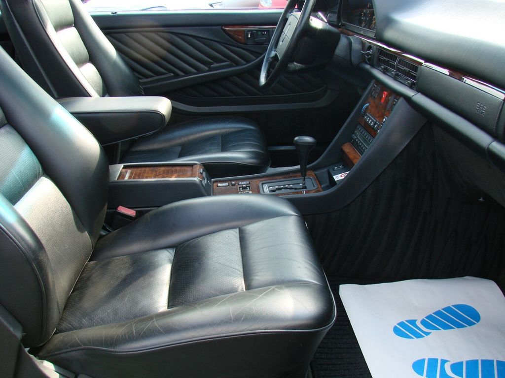 Mercedes-Benz 560 1990