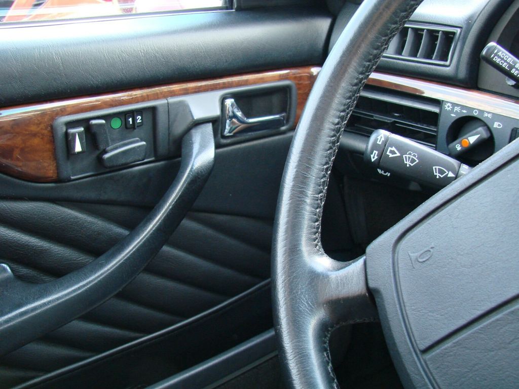 Mercedes-Benz 560 1990