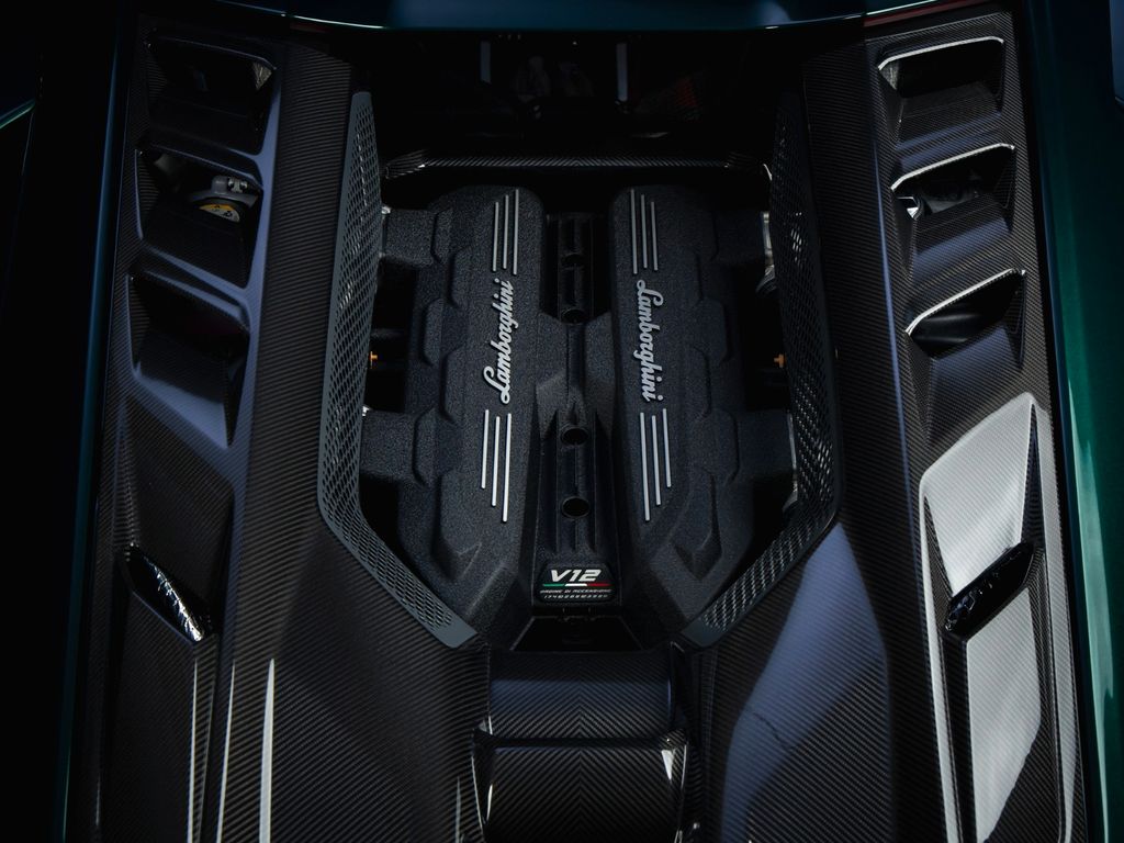 Lamborghini Revuelto 2025