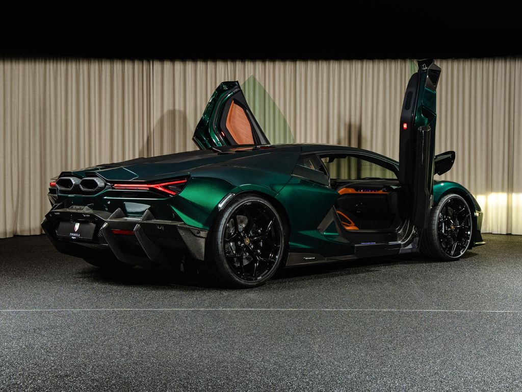 Lamborghini Revuelto 2025