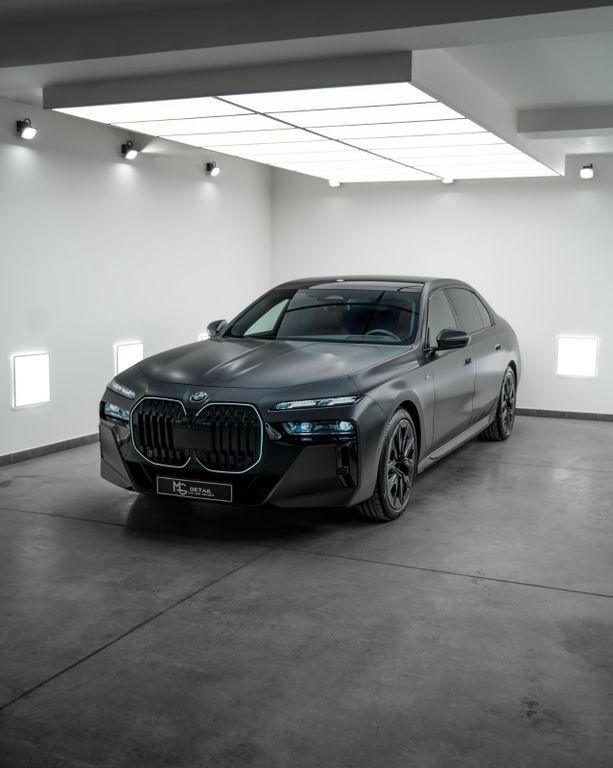 BMW 740 2024