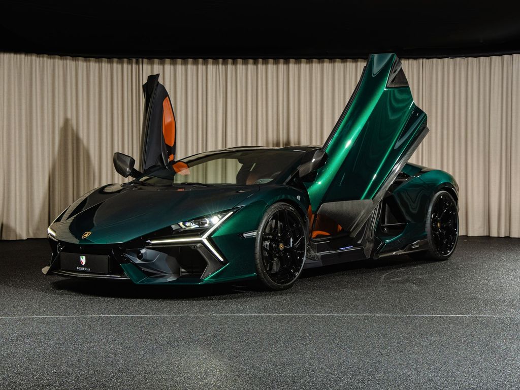 Lamborghini Revuelto 2025