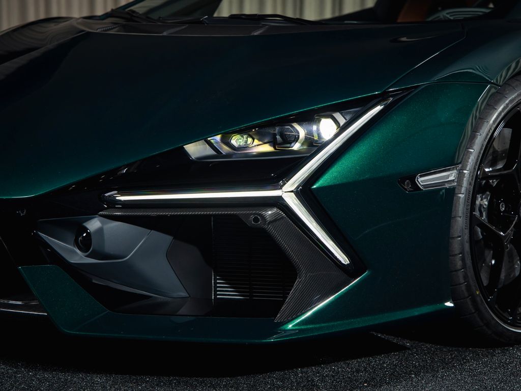 Lamborghini Revuelto 2025
