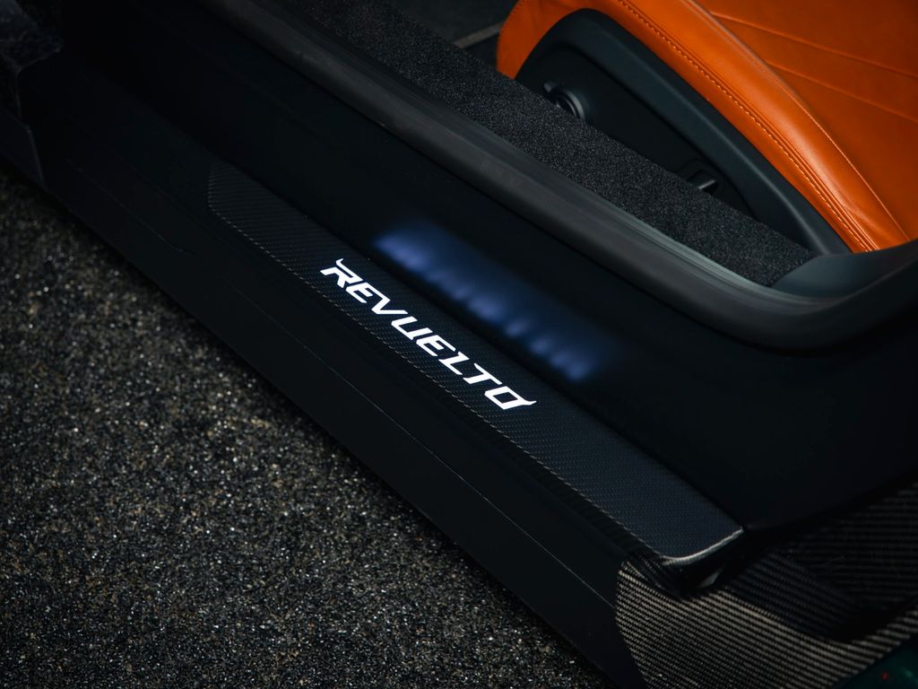 Lamborghini Revuelto 2025