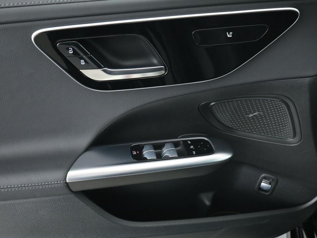 Mercedes-Benz C 300 2025