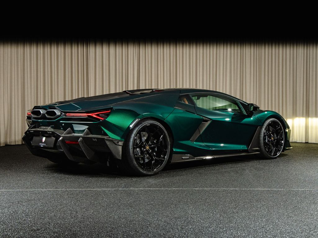 Lamborghini Revuelto 2025