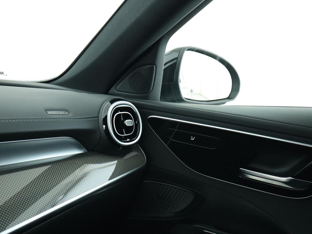 Mercedes-Benz C 300 2025