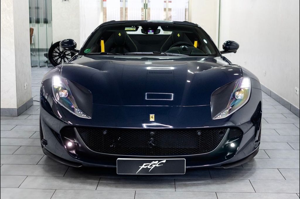 Ferrari 812 2022