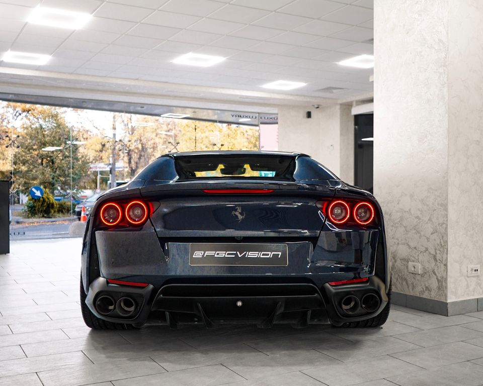 Ferrari 812 2022