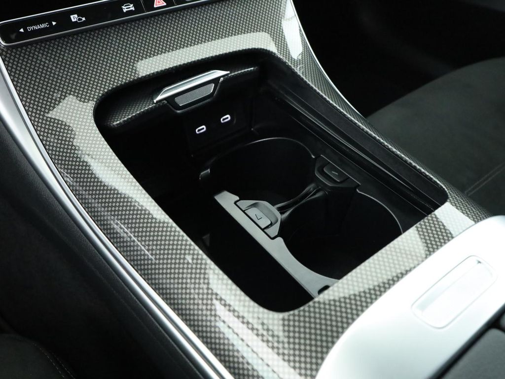 Mercedes-Benz C 300 2025