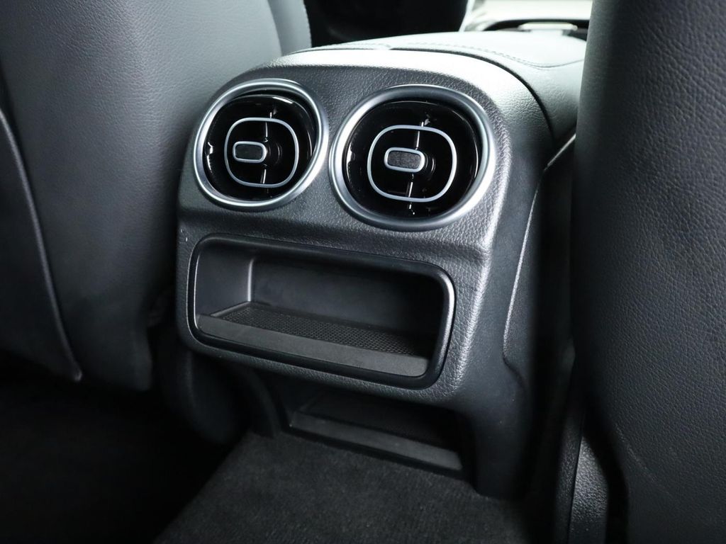 Mercedes-Benz C 300 2025