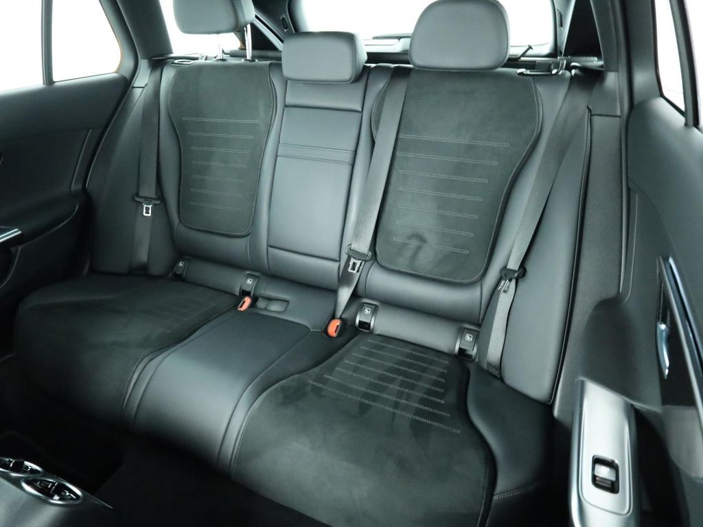 Mercedes-Benz C 300 2025