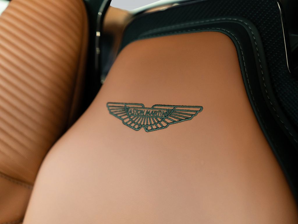 Aston Martin DBS 2024