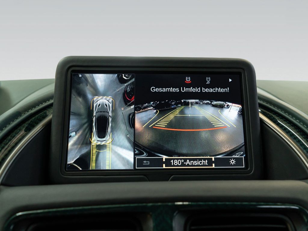 Aston Martin DBS 2024