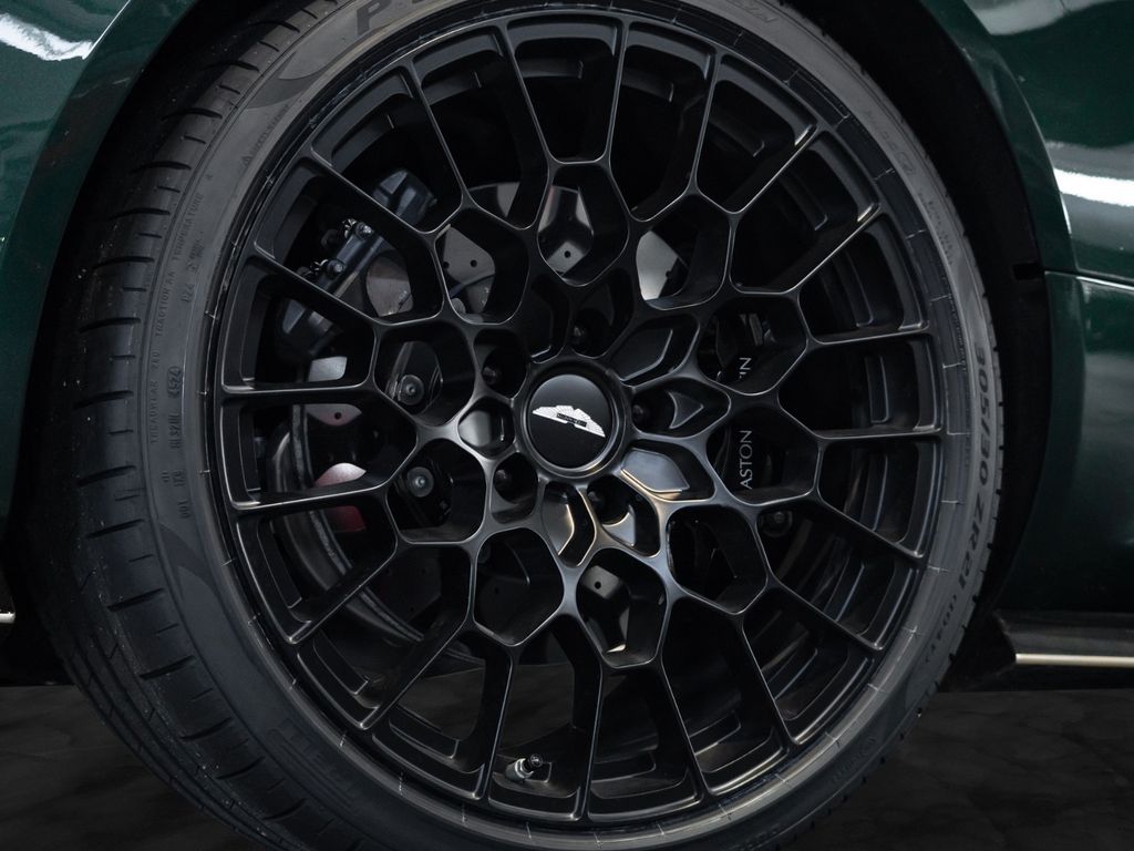 Aston Martin DBS 2024