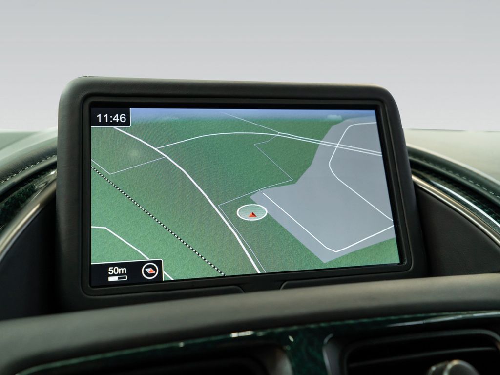 Aston Martin DBS 2024