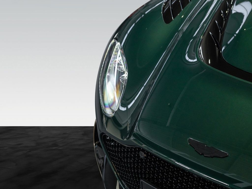 Aston Martin DBS 2024