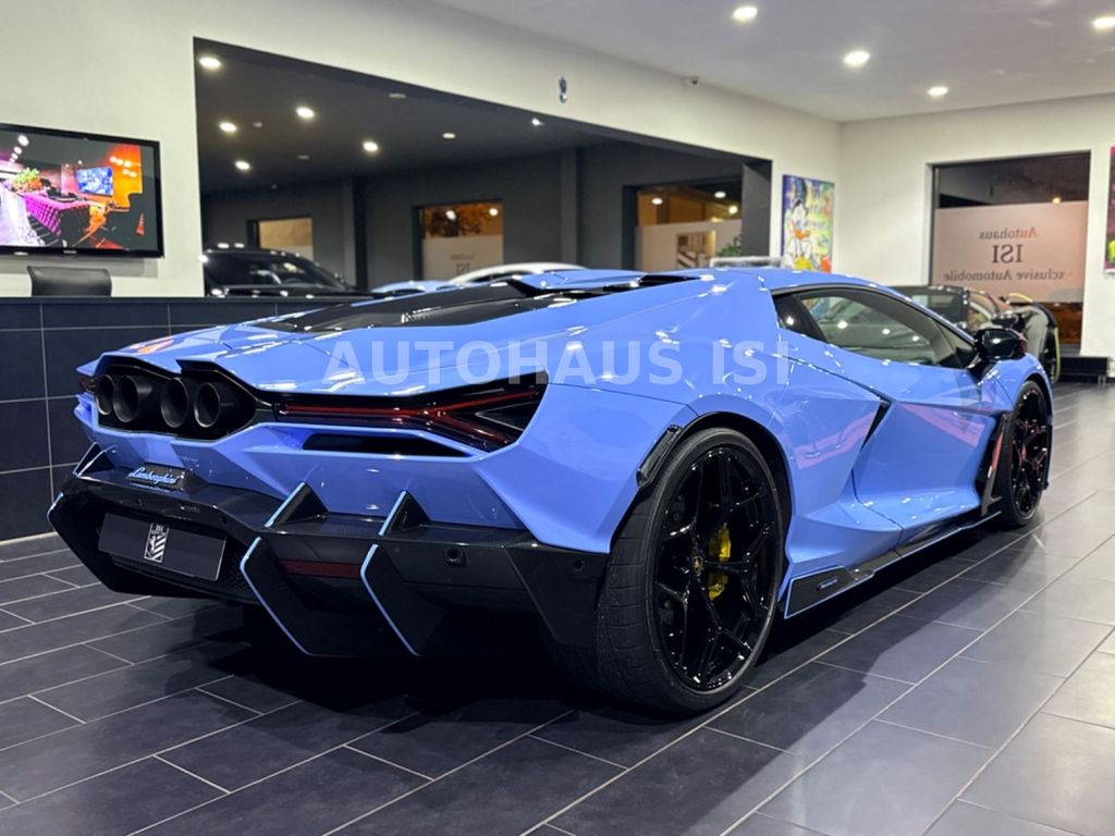 Lamborghini Revuelto 2025