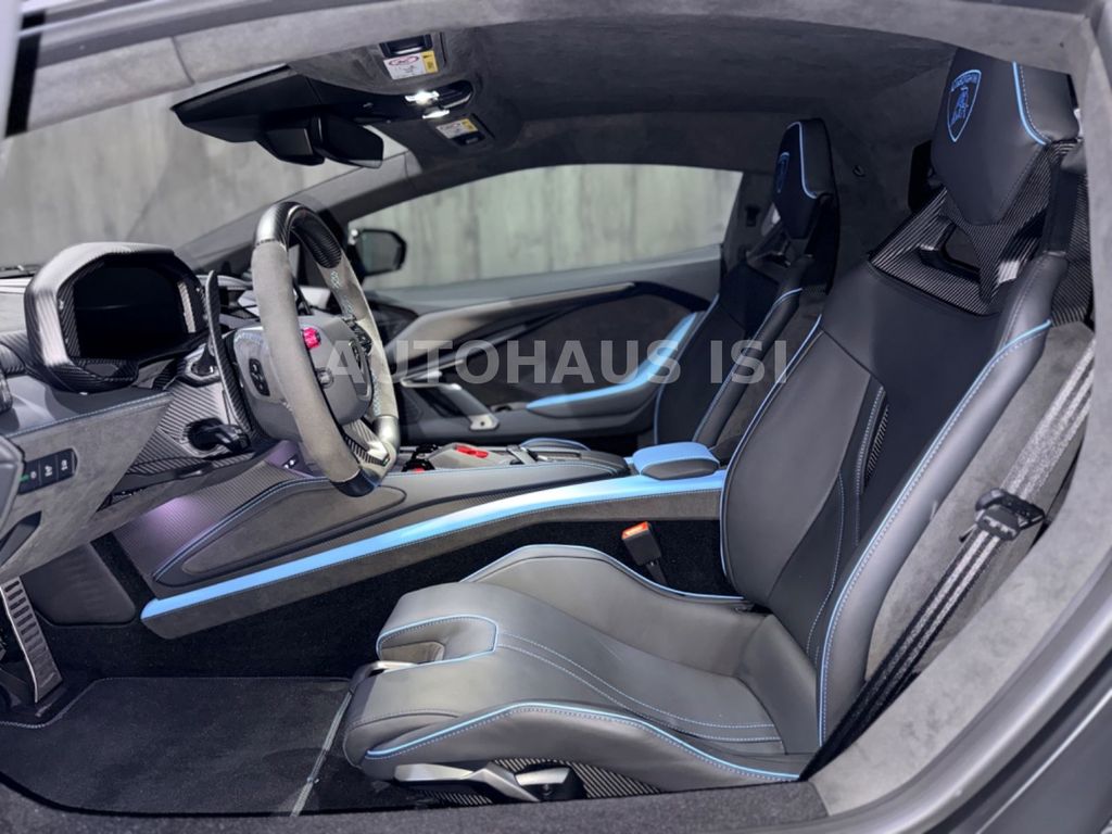 Lamborghini Revuelto 2025