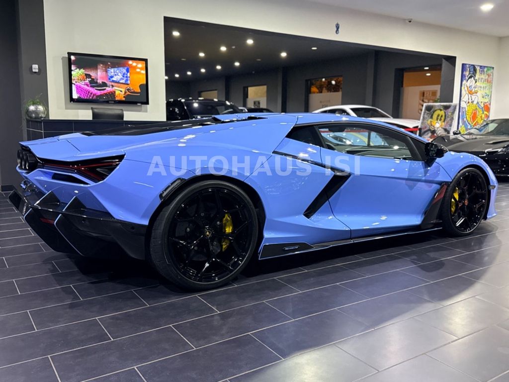 Lamborghini Revuelto 2025