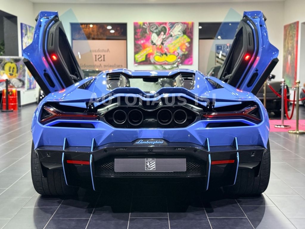 Lamborghini Revuelto 2025