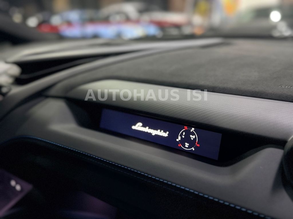 Lamborghini Revuelto 2025