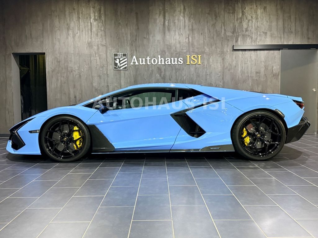 Lamborghini Revuelto 2025