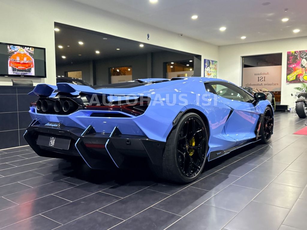 Lamborghini Revuelto 2025
