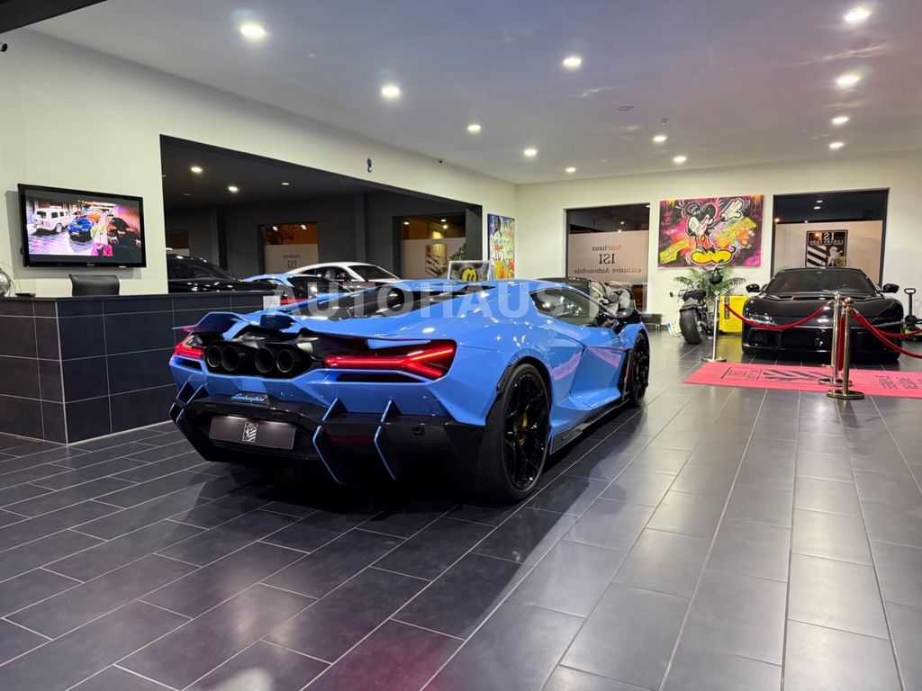 Lamborghini Revuelto 2025
