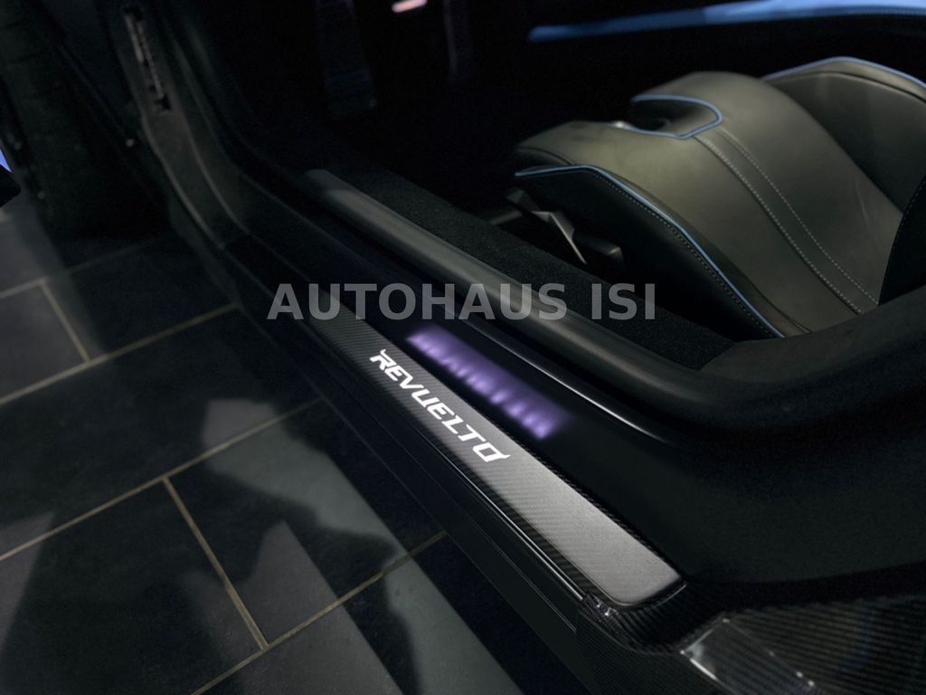 Lamborghini Revuelto 2025