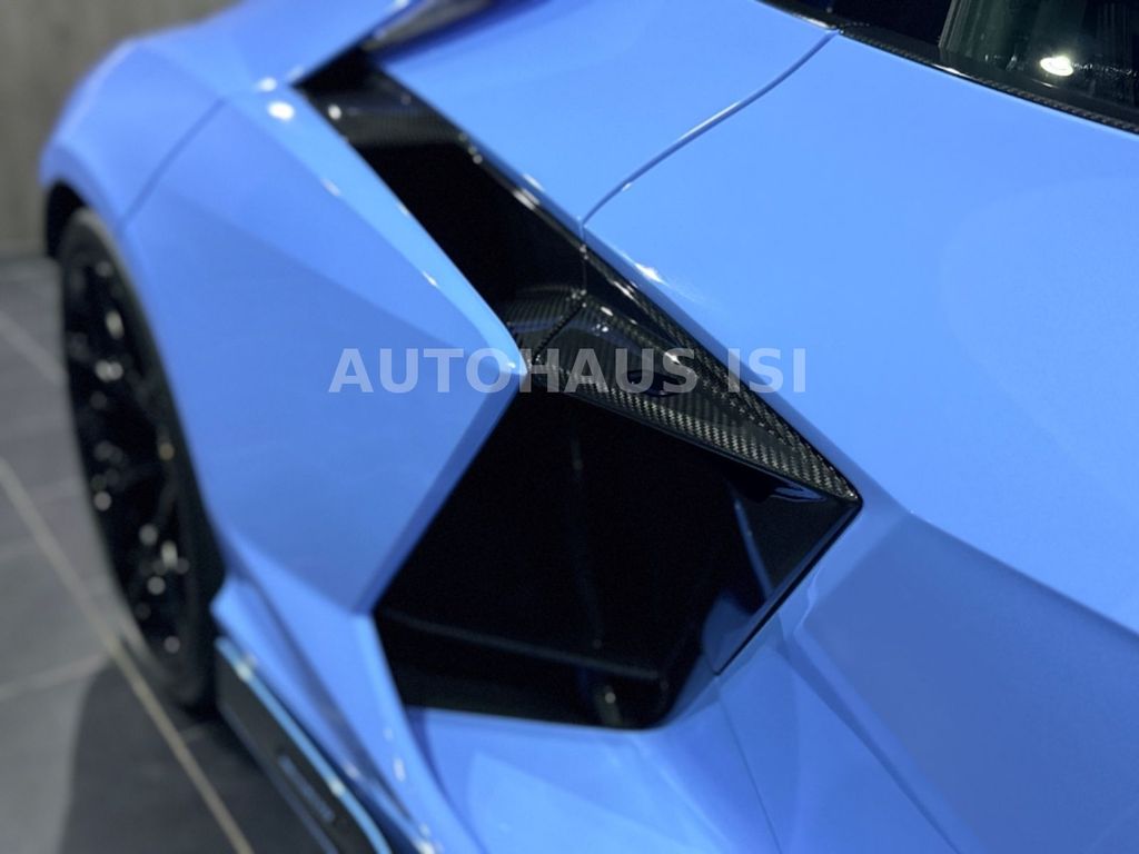 Lamborghini Revuelto 2025