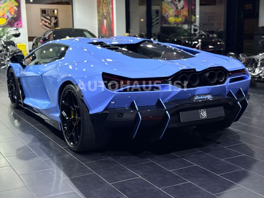 Lamborghini Revuelto 2025