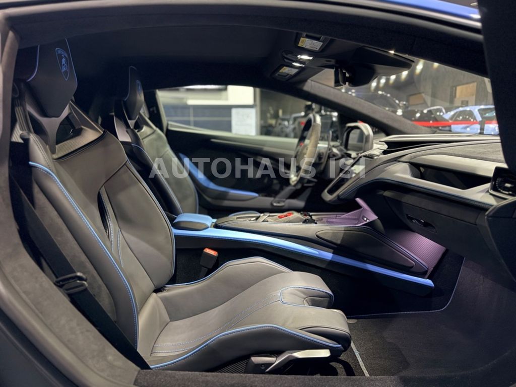 Lamborghini Revuelto 2025