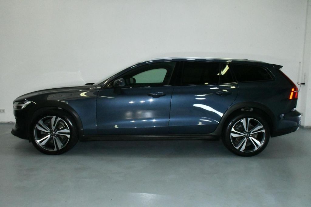 Volvo V60 Cross Country 2022