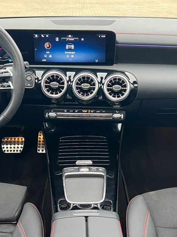 Mercedes-Benz CLA 200 2025