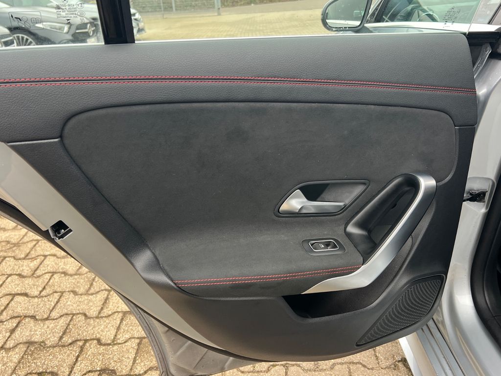 Mercedes-Benz CLA 200 2025