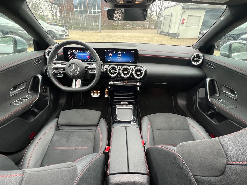 Mercedes-Benz CLA 200 2025