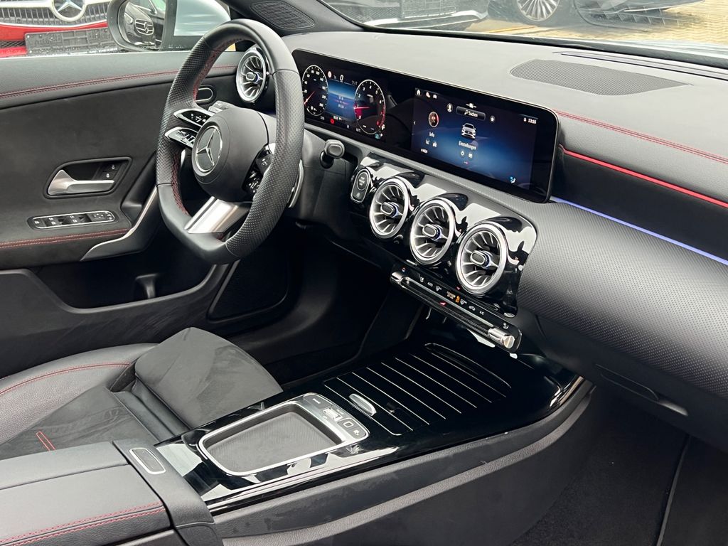 Mercedes-Benz CLA 200 2025