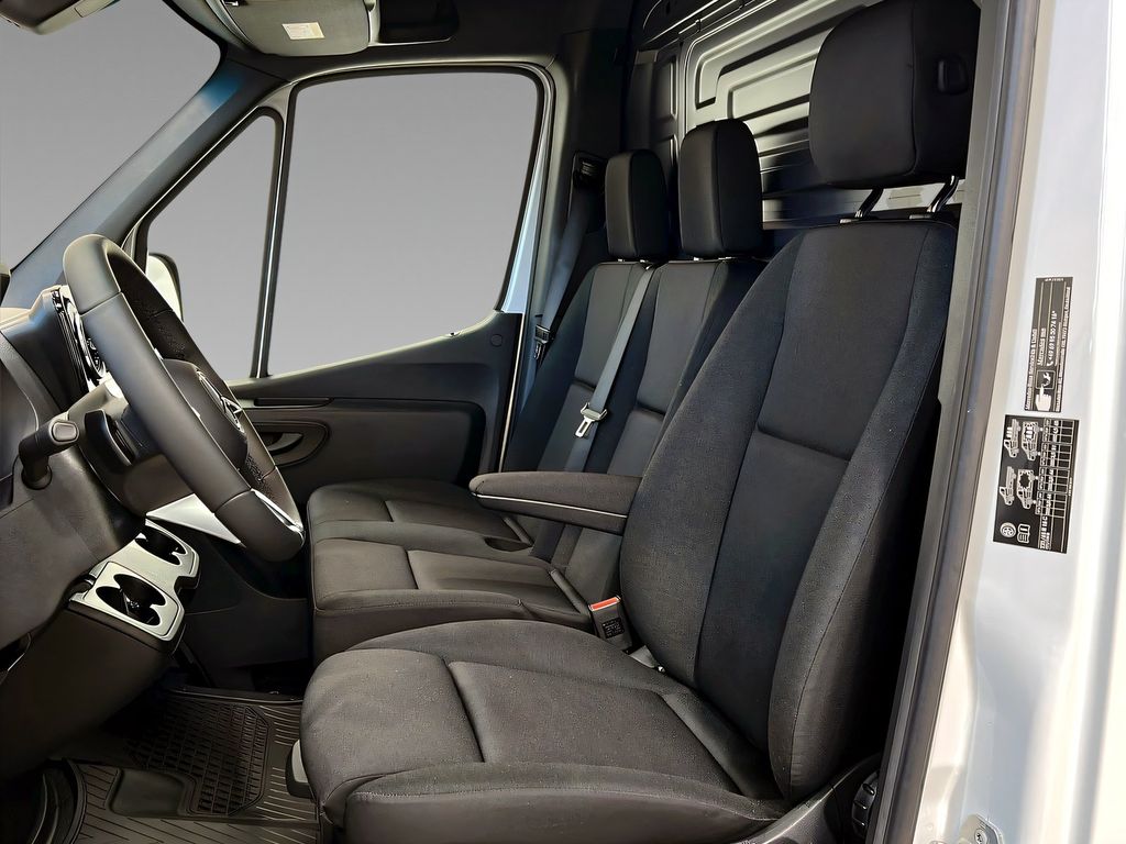 Mercedes-Benz Sprinter 2025