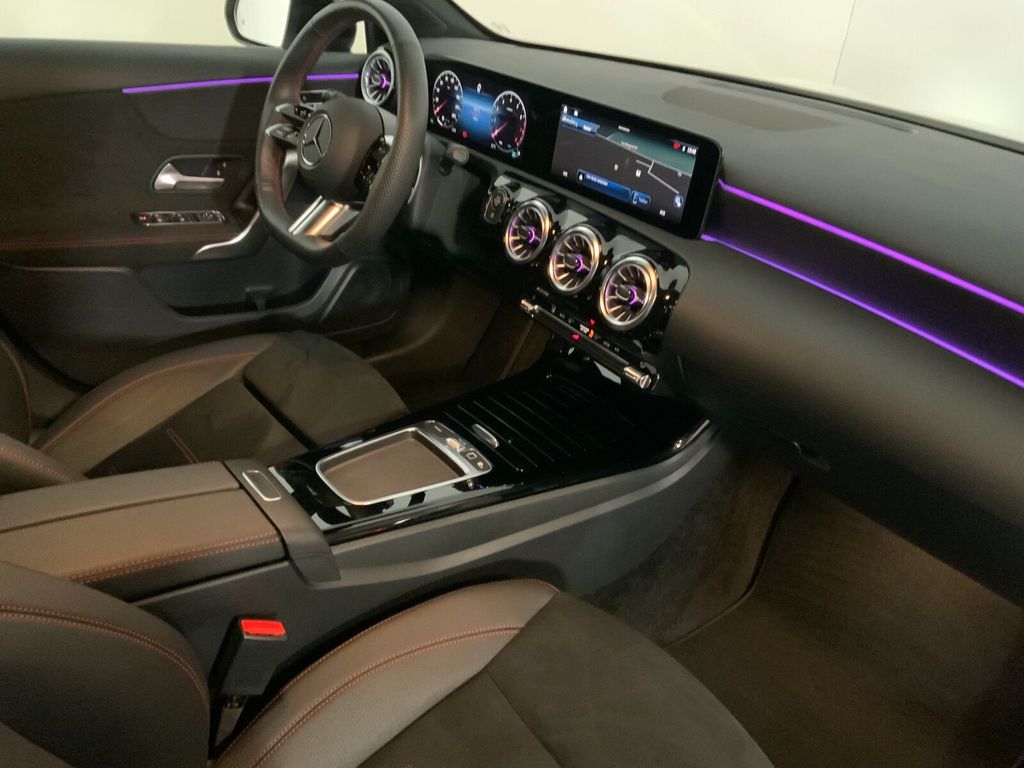 Mercedes-Benz A 200 2025