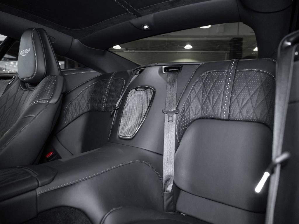 Aston Martin DB12 2025