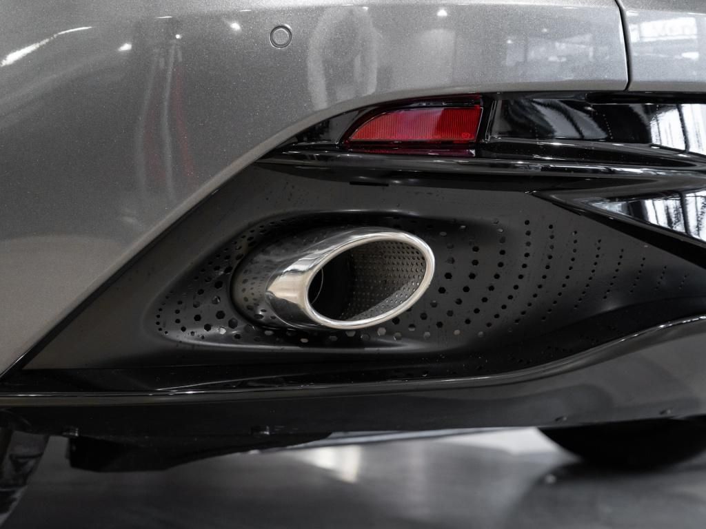 Aston Martin DB12 2025