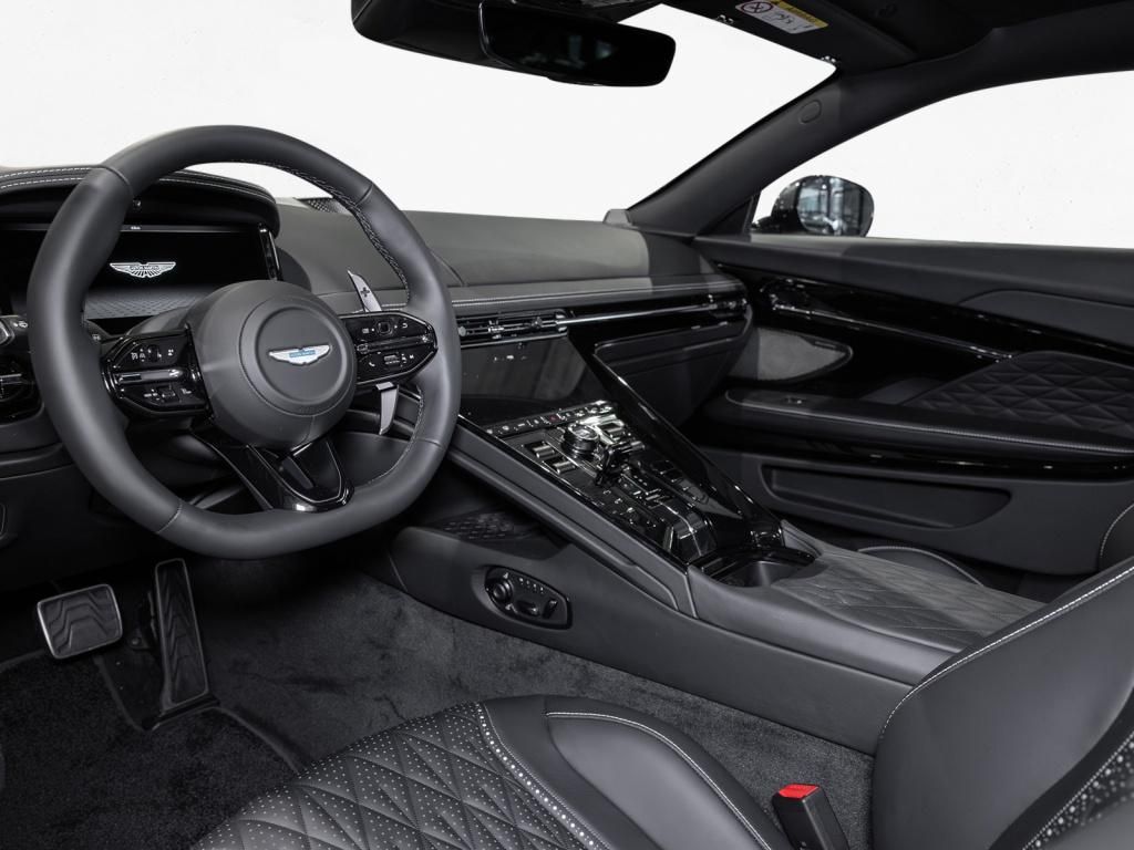 Aston Martin DB12 2025