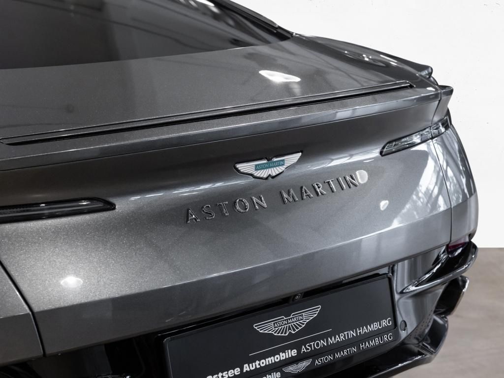 Aston Martin DB12 2025