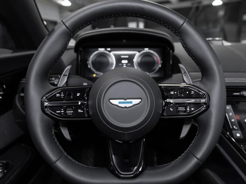 Aston Martin DB12 2025